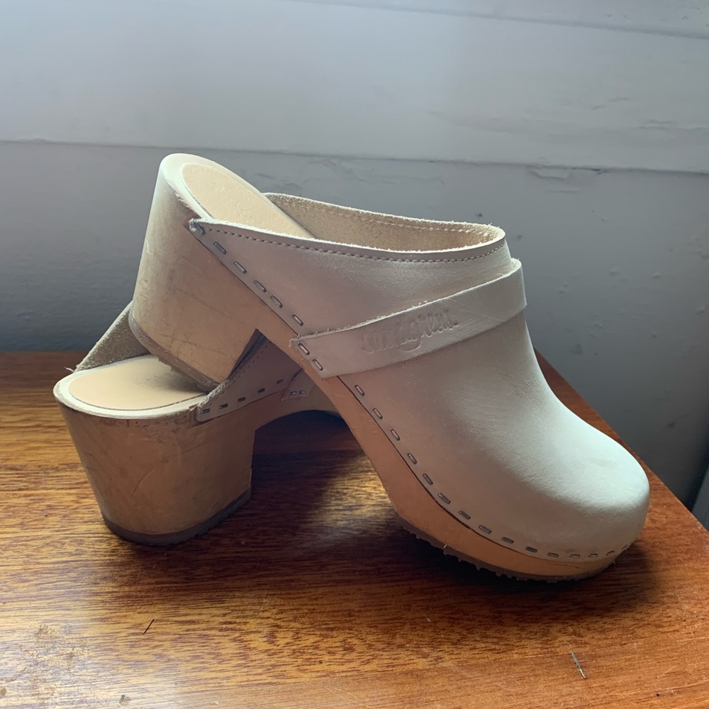 SANDGRENS Dublin clogs in Sand 39 (fits Size 8)